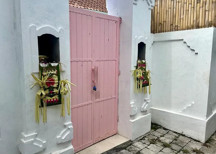 Villa The Pink Door Legian