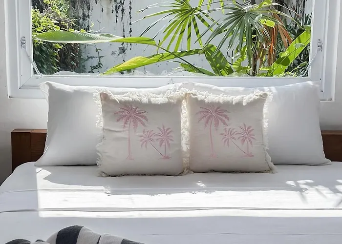 Villa The Pink Door Legian